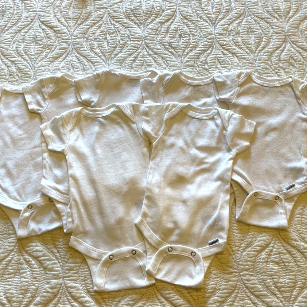 Bundle Baby Girl 7 Onesies and 3 H&M pants Newborn 🤍🤍